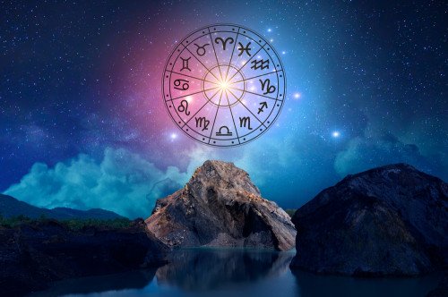 Astrologie - Sterne und Planeten deuten: Foto: © sarayut_sy / shutterstock / #2134763783