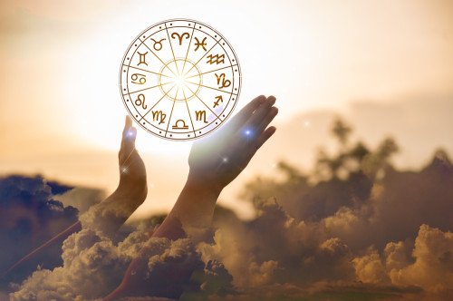Horoskop, eine ganz eigene Sprache: Foto: © sarayut_sy / shutterstock / #2044434599