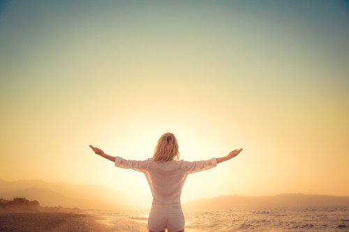 Spirituelle Energieübertragung und ihre Wirkung auf den Menschen: Foto: © Sunny_studio / shutterstock / #650577187