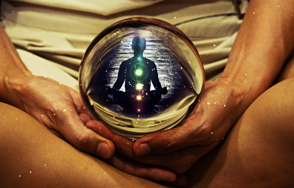 Chakrenausgleich - So bringen Sie Ihre Chakren wieder ins Gleichgewicht: Foto: © Love Solutions / shutterstock / #1791057752 Chakrenausgleich - So bringen Sie Ihre Chakren wieder ins Gleichgewicht: Foto: © Love Solutions / shutterstock / #1791057752